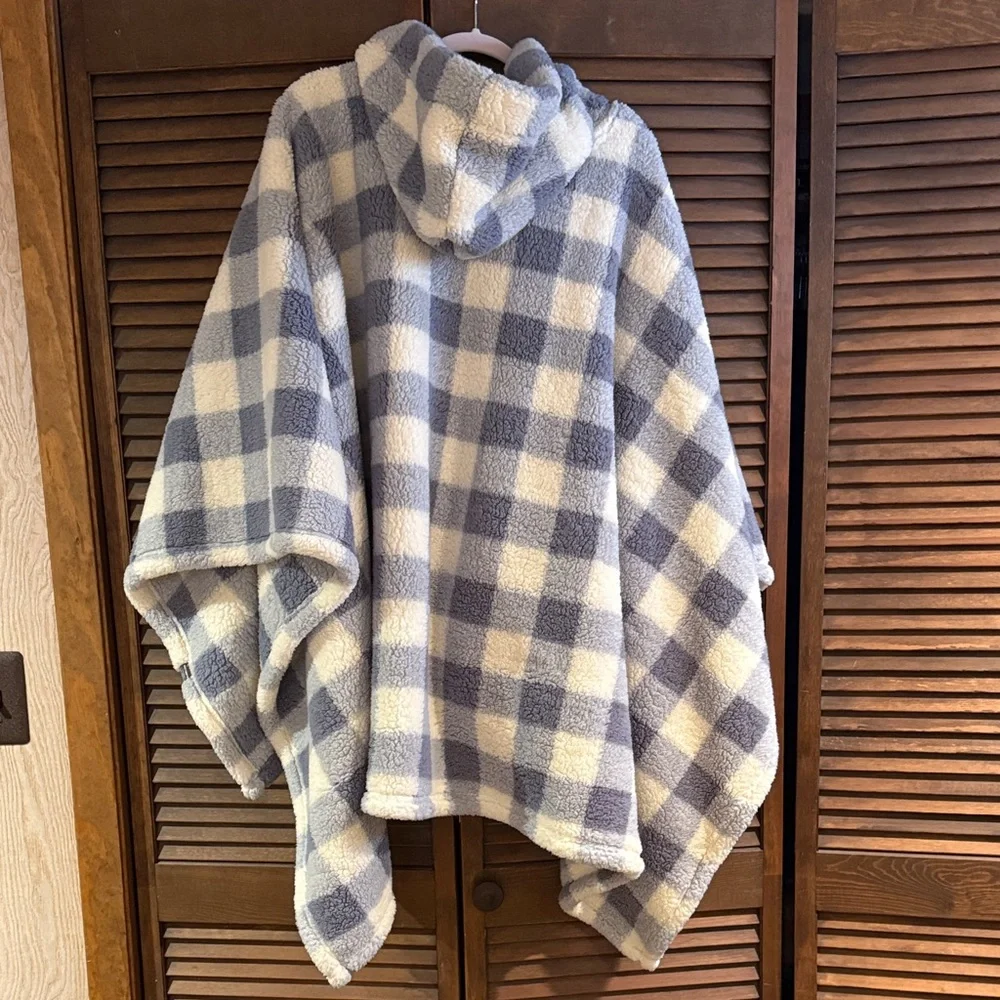 L.L. Bean Blue and Cream Fleece Poncho - Picture 3 of 3